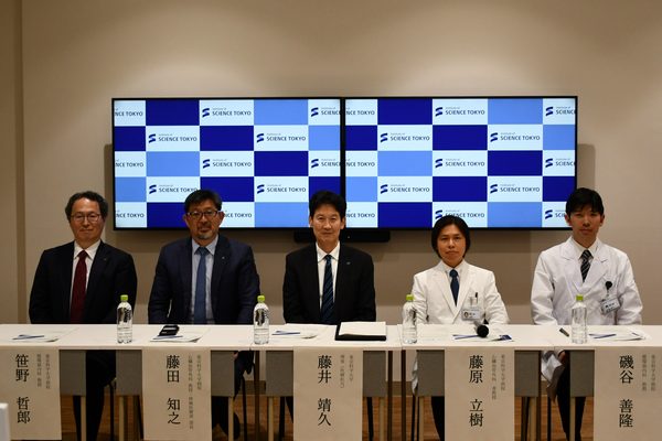 心臓移植実施後の記者会見の様子